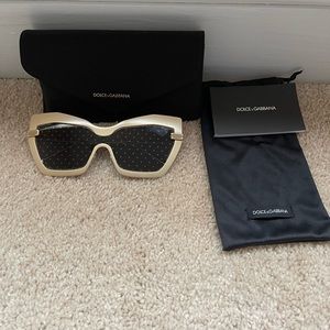 ⛔️SOLD⛔️Gold Dolce & Gabbana Sunglasses like new